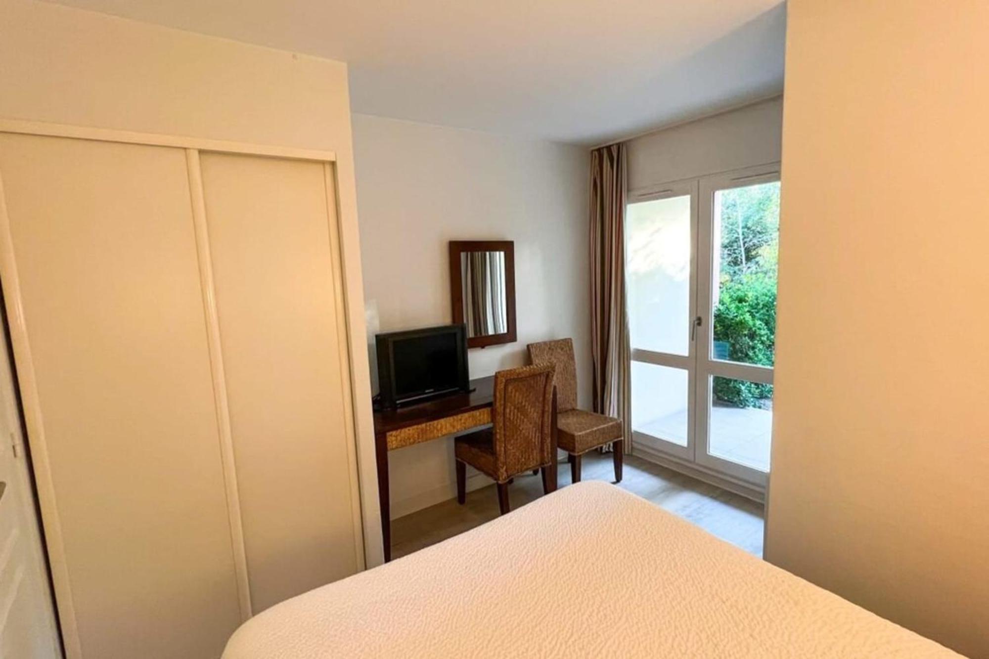 6-Person Apartment With Swimming Pool Tennis Court And Free Parking 25 Le Touquet Екстериор снимка